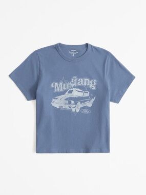 EUC Abercrombie Short-Sleeve Mustang
Graphic Skimming Tee in Blue Size Small